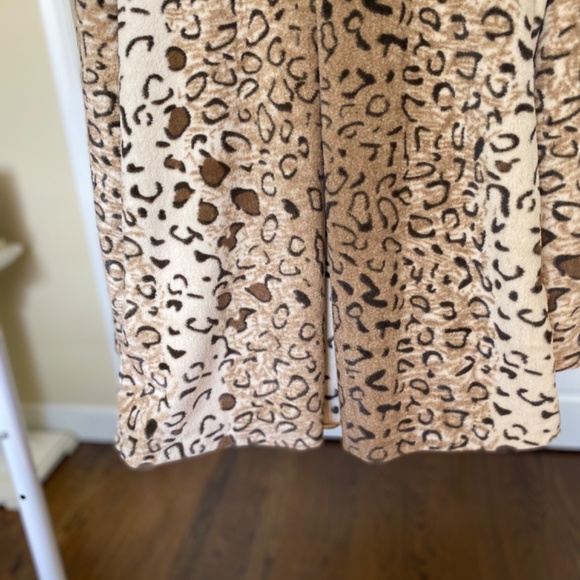 Sisters Outerwear Faux Fur Coat Button Front Pockets A-Line Size Small - Picture 6 of 7